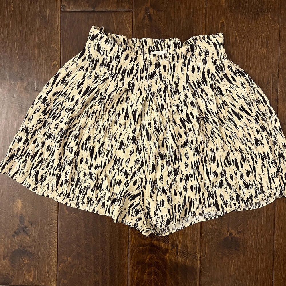 Mango Cream Patterned Shorts
